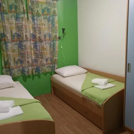 Apartments Stan - 150M From The Sea *