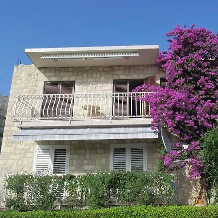 Apartments Stan - 150M From The Sea Омиш
